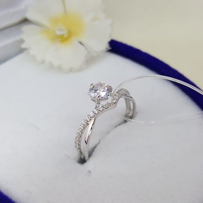 Кольцо из серебра с фианитами, 925, 8 200 тг