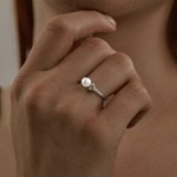 Кольцо из серебра с жемчугом и фианитами из серебро — вид 3