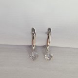 Серьги из серебра с фианитами из серебро