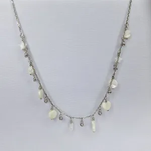 Колье из серебра с перламутром и фианитами