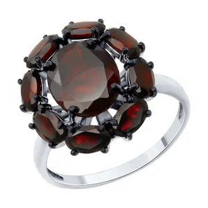 Кольцо из серебра с гранатами