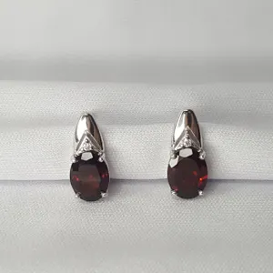 Серьги из серебра с гранатами и фианитами