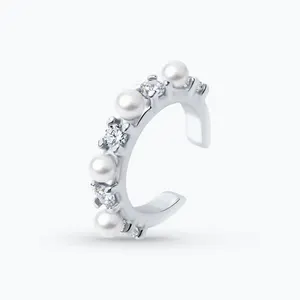 Серьга из серебра с жемчугом и фианитами