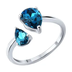 Кольцо из серебра с кристаллами