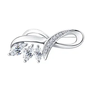 Брошь из серебра с фианитами