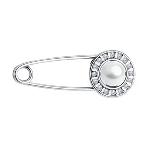 Брошь из серебра с жемчугом и фианитами