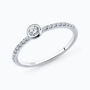 Помолвочное кольцо из серебра с фианитами