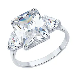 Кольцо из серебра с фианитами