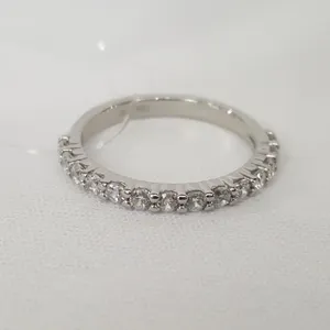 Кольцо из серебра с фианитами