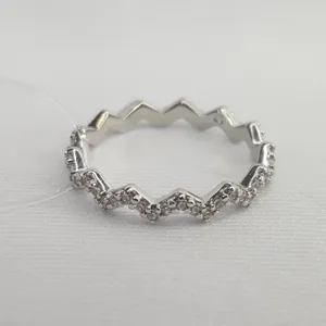 Кольцо из серебра с фианитами