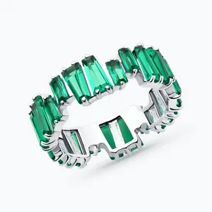 Кольцо из серебра с фианитами