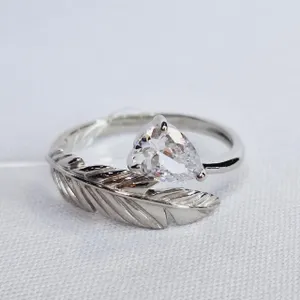 Кольцо из серебра с фианитом