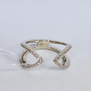 Кольцо из серебра с фианитами