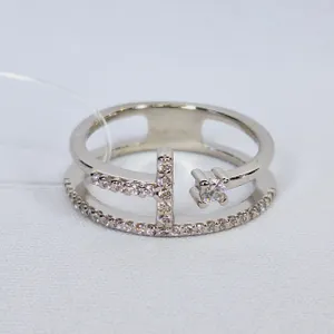 Кольцо из серебра с фианитами