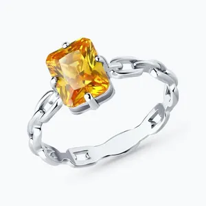 Кольцо из серебра с фианитом