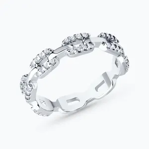 Кольцо из серебра с фианитами