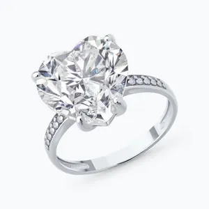 Кольцо из серебра с фианитами