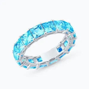 Кольцо из серебра с фианитами