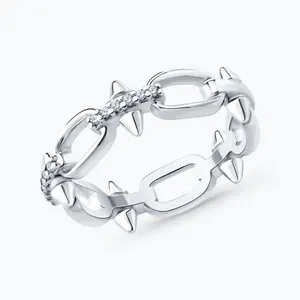 Кольцо из серебра с фианитами