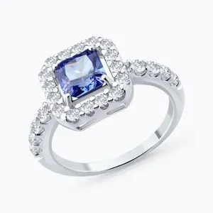 Кольцо из серебра с фианитами