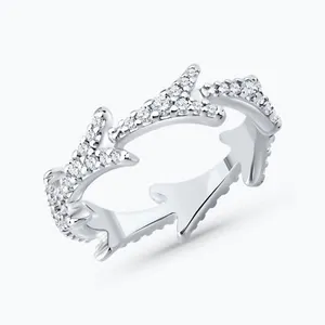 Кольцо из серебра с фианитами