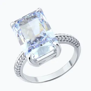 Кольцо из серебра с фианитами