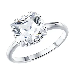 Кольцо из серебра с фианитом