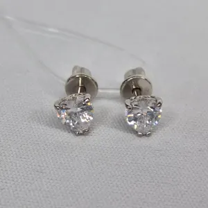 Серьги-пусеты из серебра с фианитами