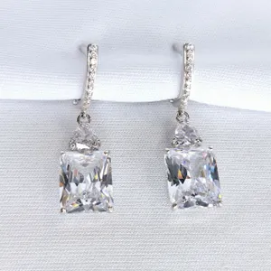 Серьги длинные из серебра с фианитами