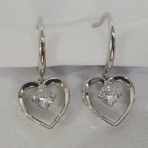 Серьги из серебра с фианитами