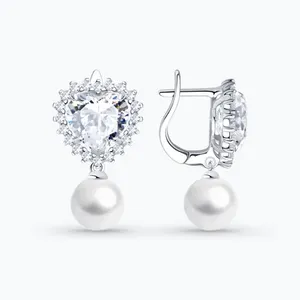 Серьги из серебра с синтетическим жемчугом и фианитами
