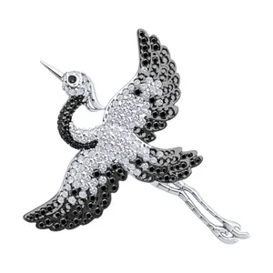 Брошь из серебра с фианитами