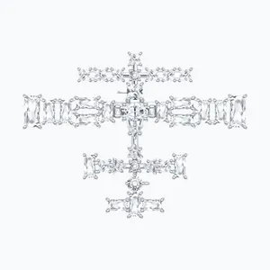 Брошь из серебра с фианитами