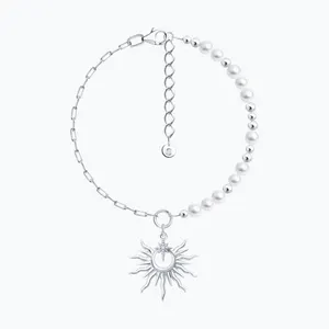 Браслет из серебра с синтетическим жемчугом и фианитом