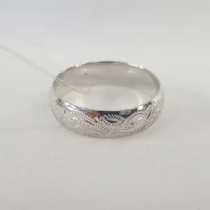 Обручальное кольцо из серебра с гравировкой