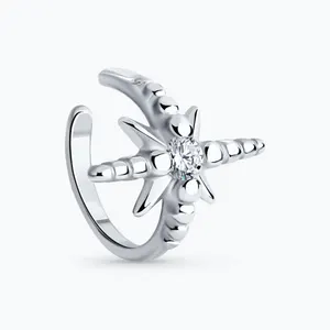 Серьга из серебра с фианитом