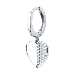 Серьга из серебра с фианитами