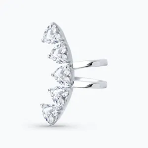 Серьга из серебра с фианитами