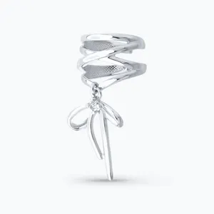 Серьга из серебра с фианитом