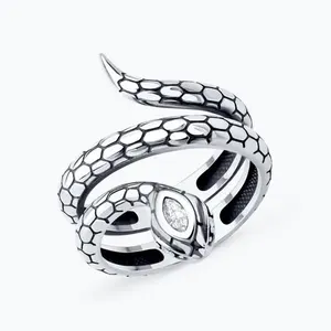 Кольцо из серебра с фианитами