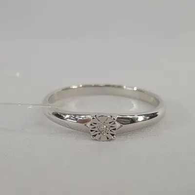 Помолвочное кольцо из серебра с бриллиантом из серебро