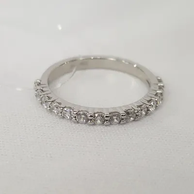 Кольцо из серебра с фианитами из серебро
