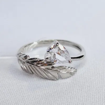 Кольцо из серебра с фианитом из серебро