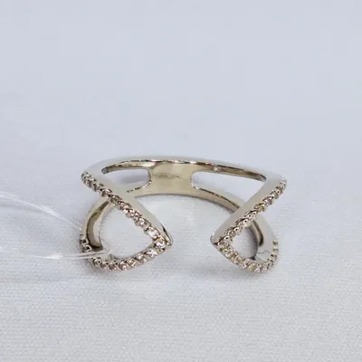 Кольцо из серебра с фианитами из серебро