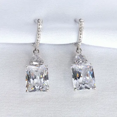 Серьги длинные из серебра с фианитами из серебро